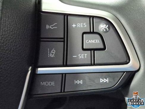 Used 2022 Toyota Highlander XLE AWD/4WD image 13