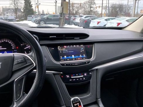 Used 2018 Cadillac XT5 Luxury image 5