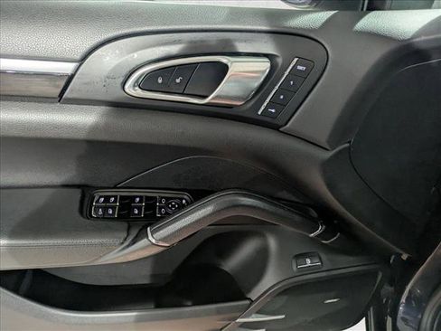 Used 2017 Porsche Cayenne S Platinum image 10