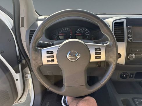 Used 2019 Nissan Frontier SV image 12