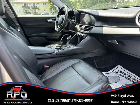 Used 2018 Alfa Romeo Giulia AWD image 28
