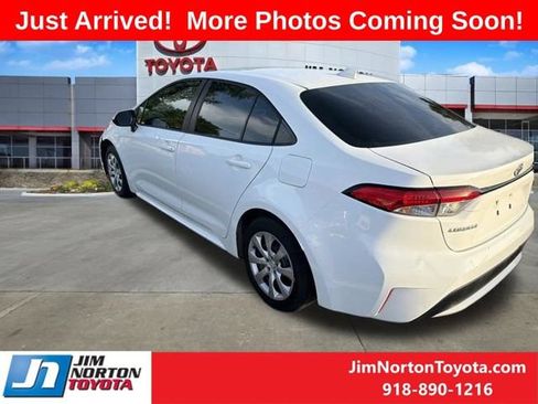 Used 2021 Toyota Corolla LE w/ Carpet Mat Package (TMS) FWD image 5