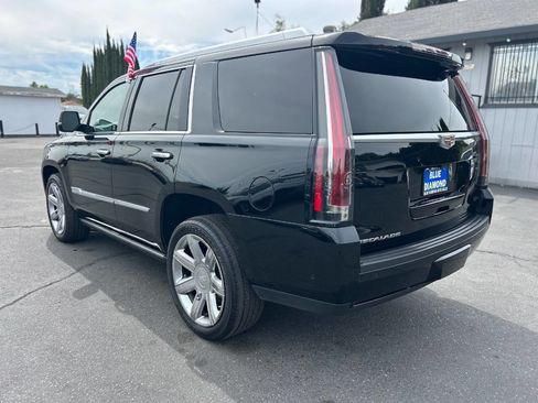 Used 2019 Cadillac Escalade Premium Luxury image 4