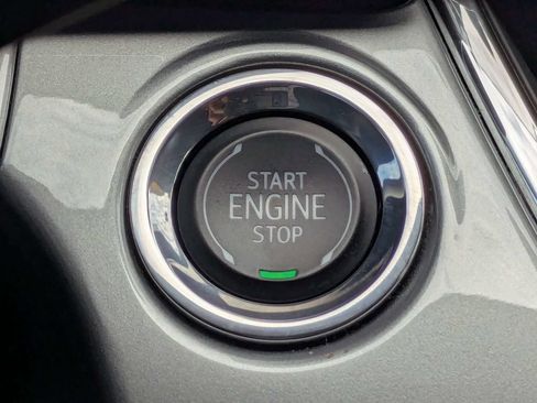 Used 2025 Chevrolet Trax LT FWD image 27