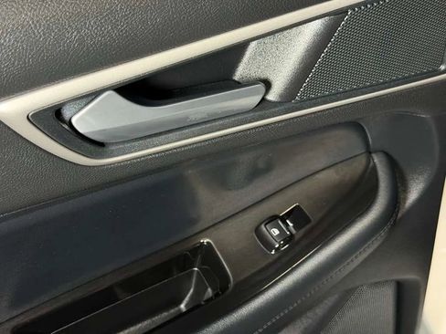 Used 2018 Ford Edge SEL w/ Equipment Group 201A FWD image 19