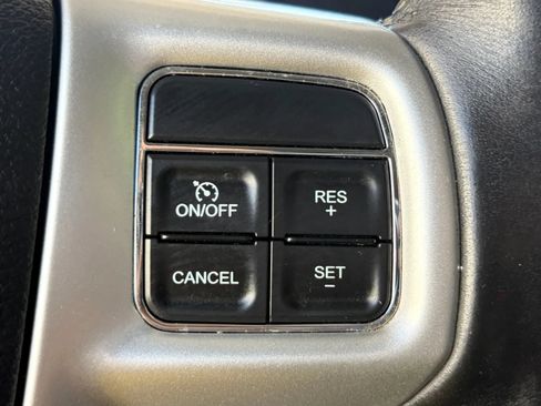 Used 2016 Chrysler Town & Country Touring w/ Driver Convenience Group FWD image 33