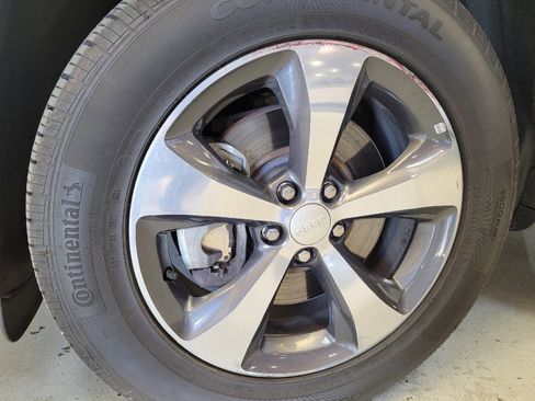 Used 2019 Jeep Cherokee Limited image 31