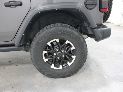 Used 2025 Jeep Wrangler Unlimited Rubicon AWD/4WD image 19