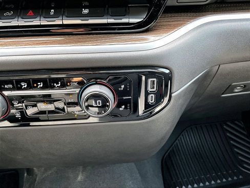 Used 2025 Chevrolet Silverado 1500 LT image 26