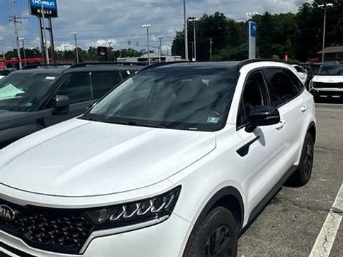 Used 2021 Kia Sorento S w/ Panoramic Sunroof Package AWD/4WD image 2