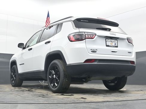 Used 2024 Jeep Compass Latitude image 28