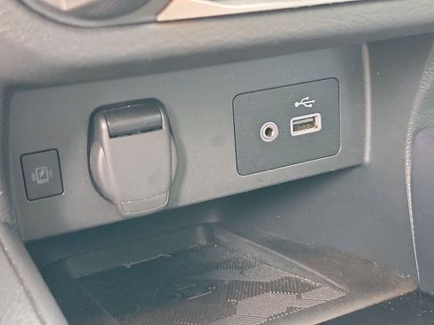 Used 2025 Nissan Versa SV FWD image 28
