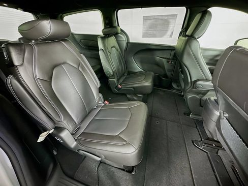 New 2026 Chrysler Voyager LX FWD image 34