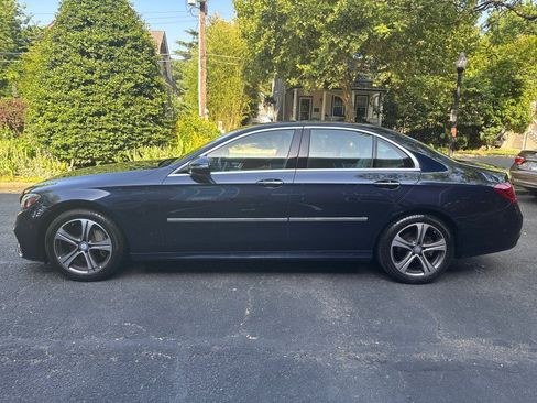 Used 2017 Mercedes-Benz E 300 4MATIC image 7