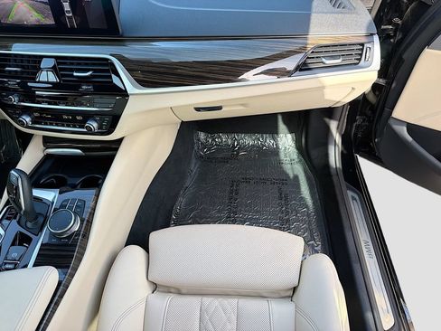 Used 2023 BMW 530i xDrive w/ Premium Package AWD/4WD image 18