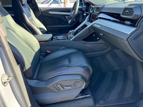 Used 2020 Lamborghini Urus Base image 21