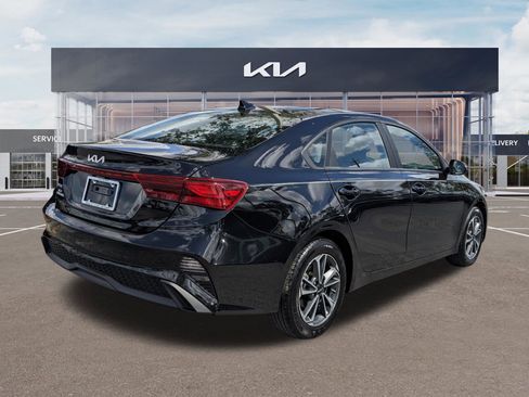 Certified 2023 Kia Forte LXS w/ LXS Technology Package image 4