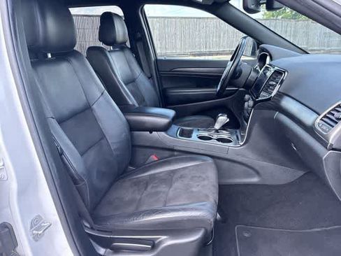 Used 2020 Jeep Grand Cherokee Laredo w/ Laredo X Package RWD image 22