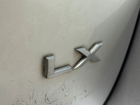 Used 2017 Kia Sedona LX image 14