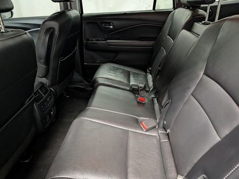Used 2022 Honda Pilot Touring image 11