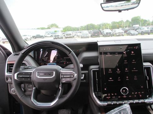 New 2026 GMC Yukon Denali w/ Denali Reserve Package AWD/4WD image 16