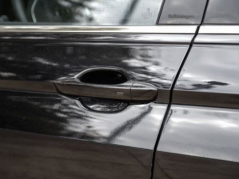 Used 2022 Volkswagen Tiguan SE image 55