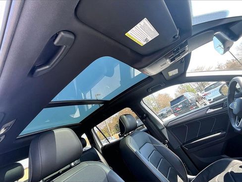 Used 2022 Volkswagen Tiguan SEL R-Line image 27