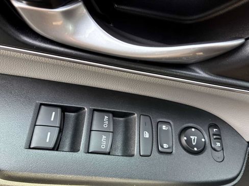 Used 2018 Honda CR-V Touring image 15