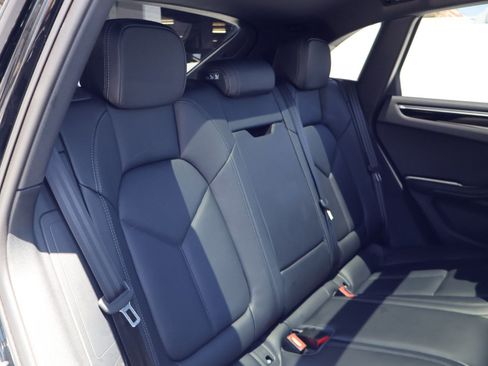 Certified 2024 Porsche Macan AWD/4WD image 23