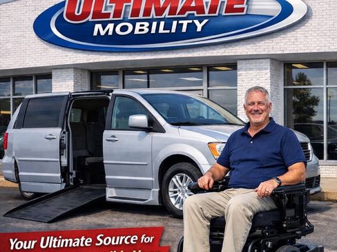 Used 2023 Chevrolet Traverse RS FWD image 3