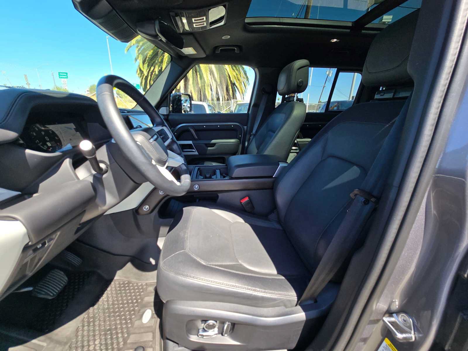 Used 2024 Land Rover Defender 130 X-Dynamic SE AWD/4WD image 20