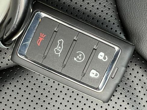 Used 2025 Jeep Grand Cherokee Limited w/ Luxury Tech Group II AWD/4WD image 31