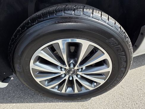 Used 2015 Lincoln Navigator 2WD image 9