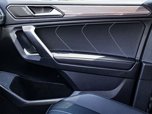 New 2024 Volkswagen Tiguan SE R-Line image 14