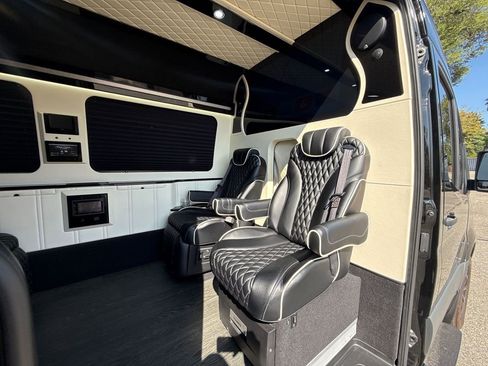 Used 2019 Mercedes-Benz Sprinter 170 w/ Driver Convenience Package image 25