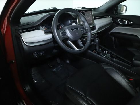 Used 2025 Jeep Compass Limited AWD/4WD image 17