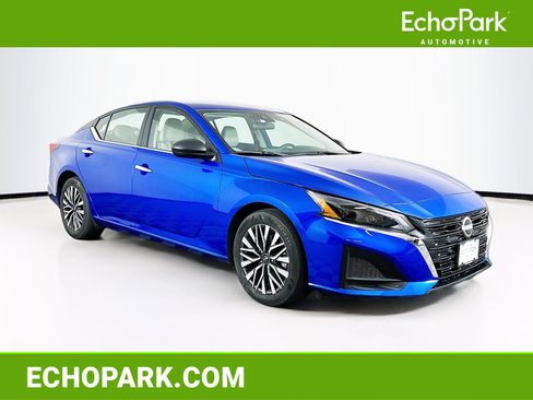 Used 2025 Nissan Altima 2.5 SV FWD image 1