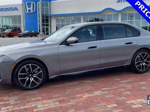 Used 2024 BMW 740i image 6