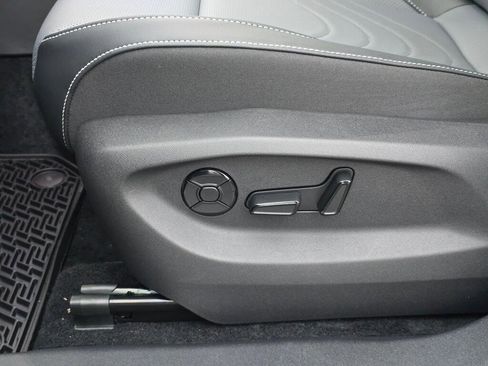 New 2026 Volkswagen Tiguan SE image 19