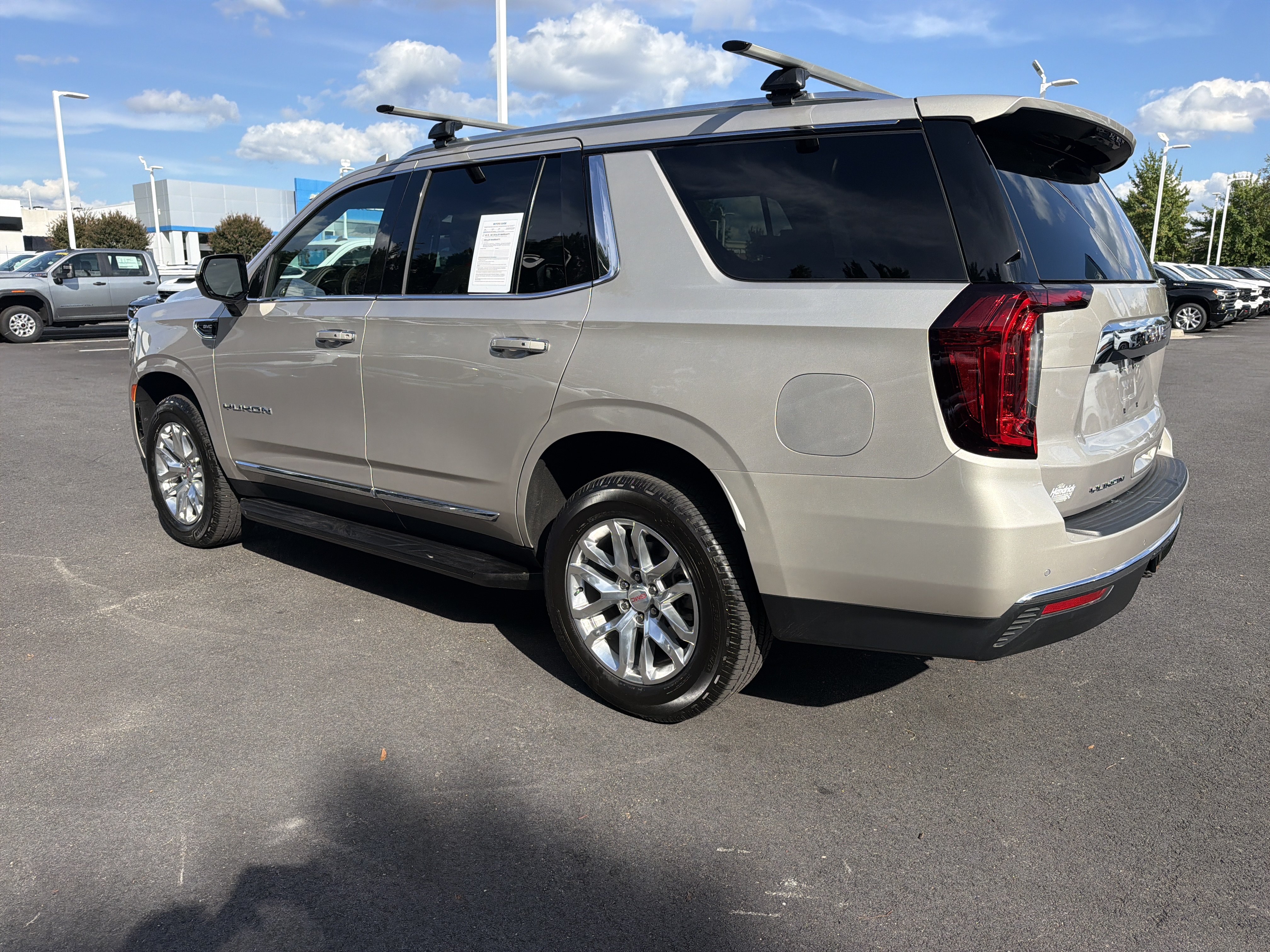 Used 2023 GMC Yukon SLT AWD/4WD image 8