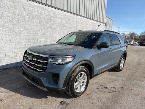Used 2025 Ford Explorer Active image 4