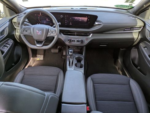 Used 2024 Buick Envista Preferred w/ Advanced Safety Package image 15