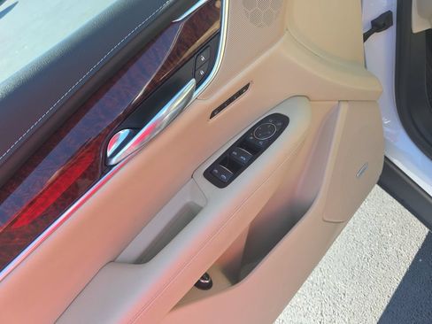 Used 2018 Cadillac XT5 Luxury w/ Driver Awareness Package AWD/4WD image 10