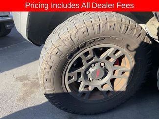 Used 2022 Toyota 4Runner TRD Off-Road Premium w/ Moonroof Package AWD/4WD video 2