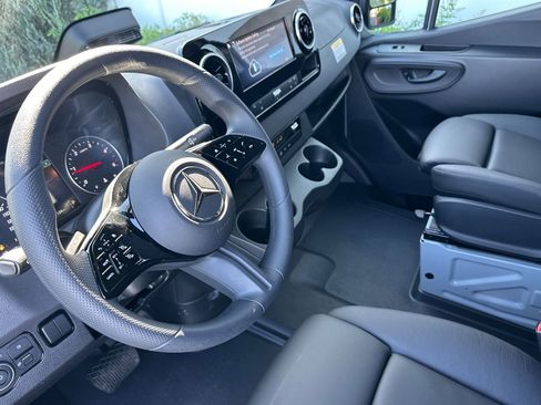 New 2025 Mercedes-Benz Sprinter 2500 image 10