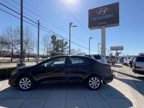 Used 2023 Toyota Corolla LE image 3