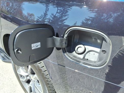 Certified 2022 Chevrolet Tahoe LT w/ LT Signature Plus Package image 17