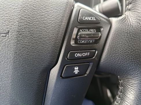 Used 2022 Nissan Frontier SV image 8