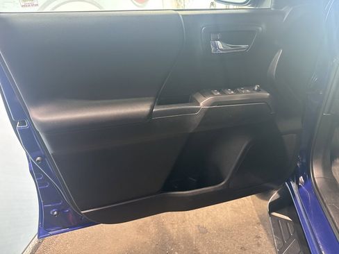 Used 2023 Toyota Tacoma TRD Sport image 33