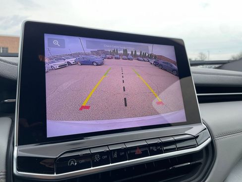 Used 2025 Jeep Compass Limited image 24